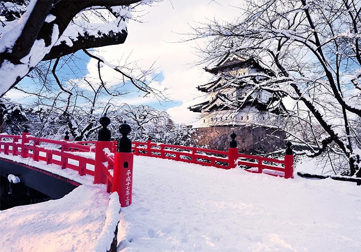 visa-công-tác-nhật-bản-Japan-Aomori-Prefecture-Hirosaki-winter-snow-bridge-castel-ice-trees